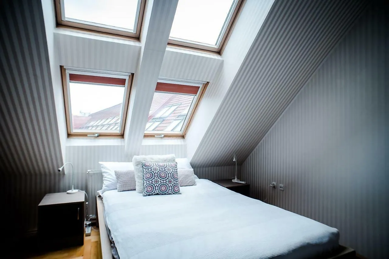 Hollo Apartment - Private Garage - A/C Budapest Hungary