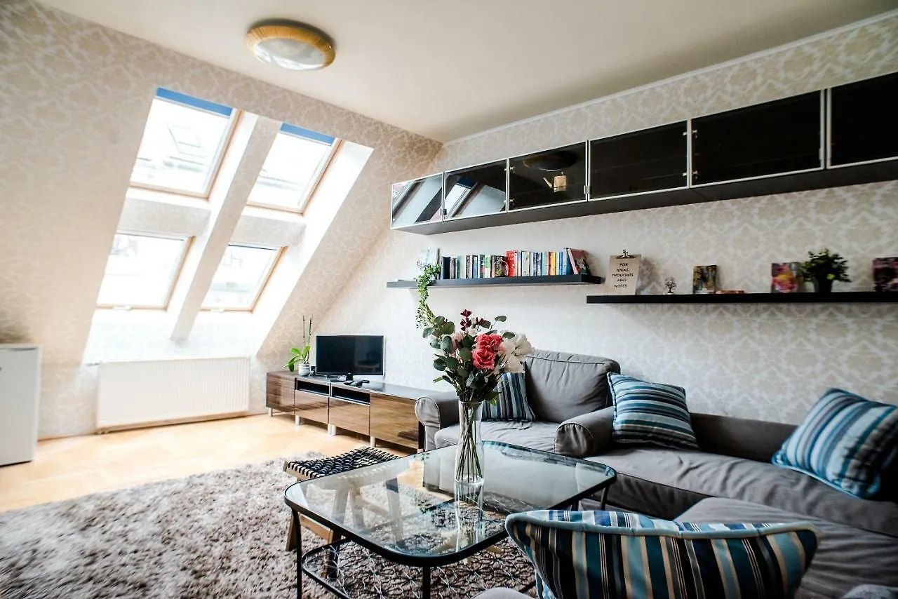 Hollo Apartment - Private Garage - A/C Budapest
