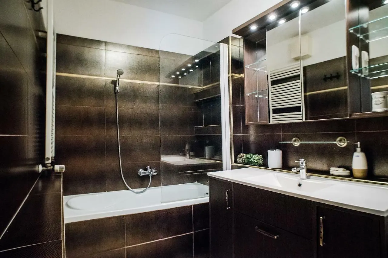 Hollo Apartment - Private Garage - A/C Budapest
