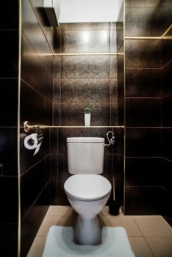 Hollo Apartment - Private Garage - A/C Budapest Hungary