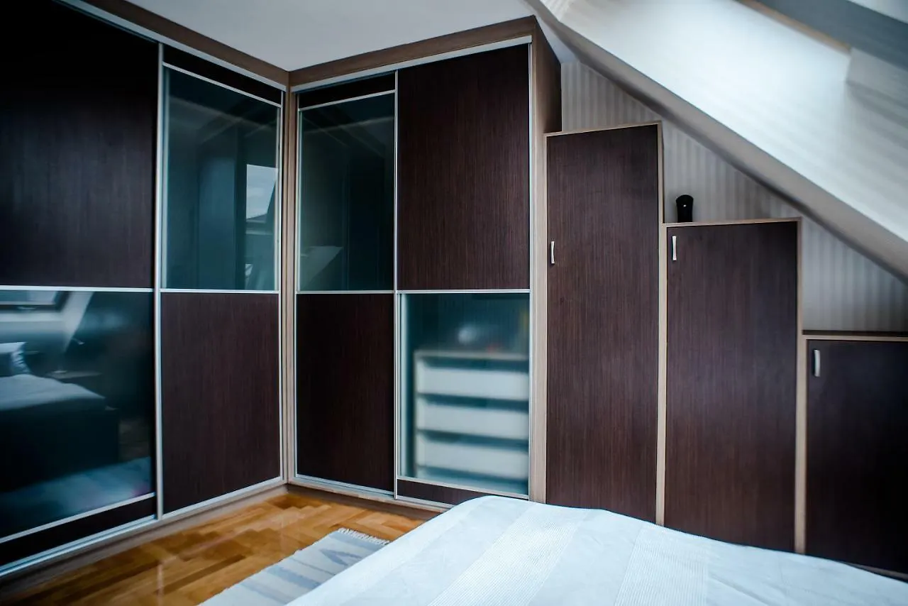 Hollo Apartment - Private Garage - A/C Budapest Hungary